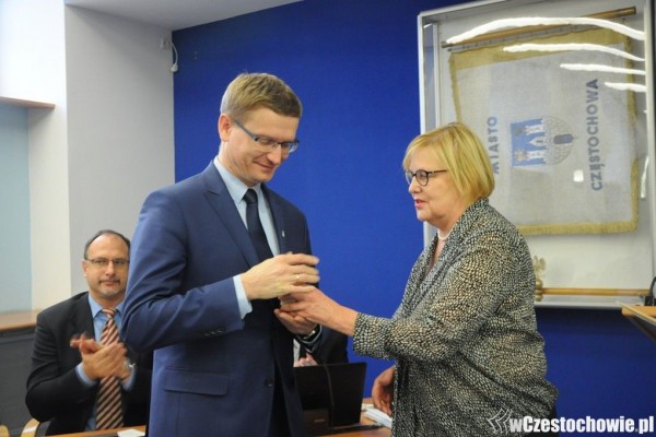 Prezydent Krzysztof Matyjaszczyk odebrał  wyróżnienie za wspieranie częstochowskiej służby zdrowia w pracy na rzecz pacjentów szczególnie tych najmłodszych, kobiet i seniorów