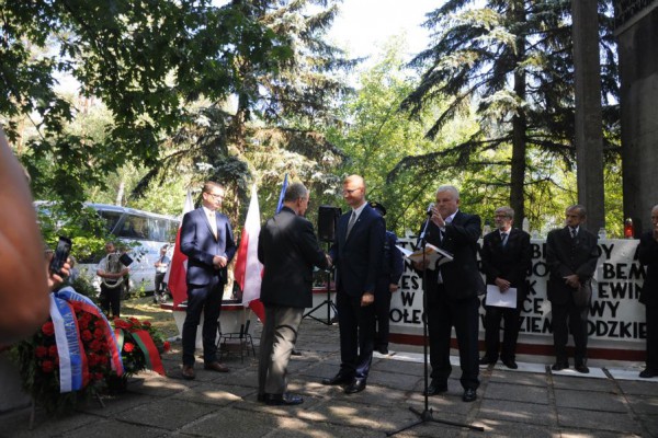 Prezydent Matyjaszczyk odznaczony Krzyżem Złotym z Gwiazdą podczas obchodów 74. rocznicy Bitwy pod Ewiną