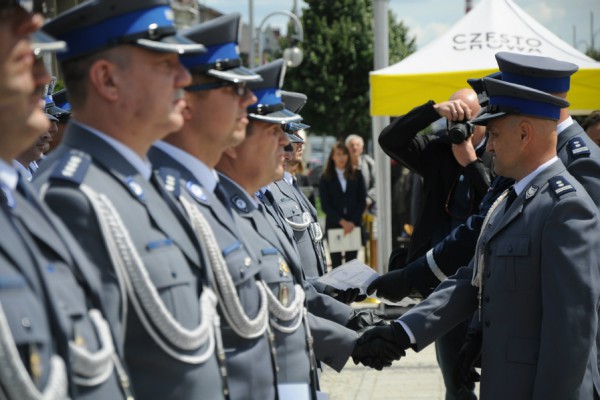Na placu Biegańskiego świętowali częstochowscy policjanci (zdjęcia)