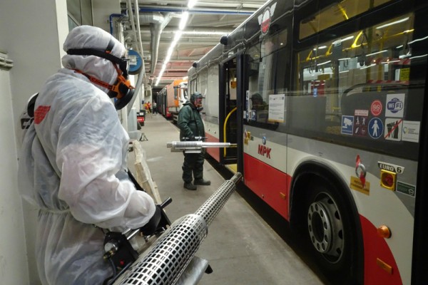 Prywatna firma dezynfekuje za darmo autobusy i tramwaje częstochowskiego MPK (zdjęcia)