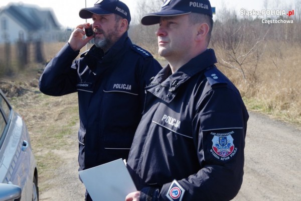 Policjanci i żołnierze na częstochowskich ulicach