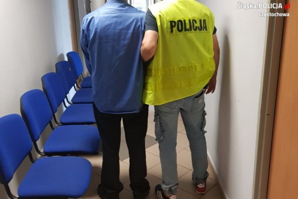 Policjant z Blachowni na wolnym pomógł w zatrzymaniu sprawców kradzieży w Częstochowie