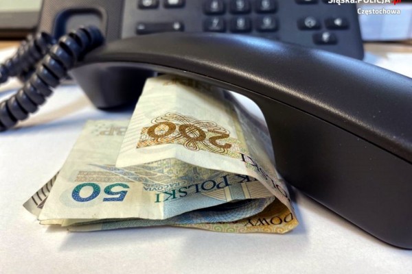 Pracownik banku i częstochowski policjant udaremnili oszustwo na 100 tys. zł