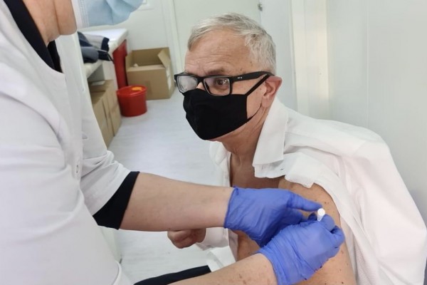 Częstochowski poseł i lekarz zaszczepiony przeciwko koronawirusowi