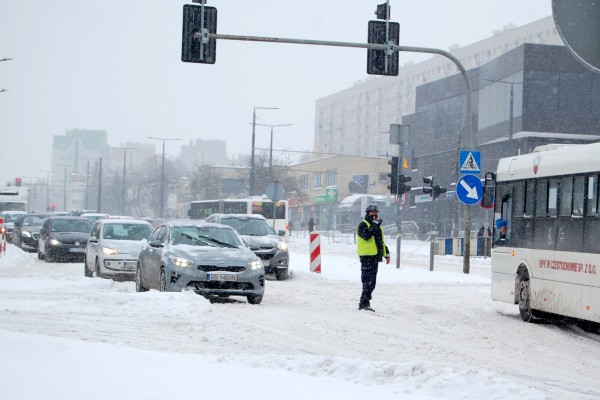Atak zimy w Częstochowie. Ekstremalne warunki na drogach