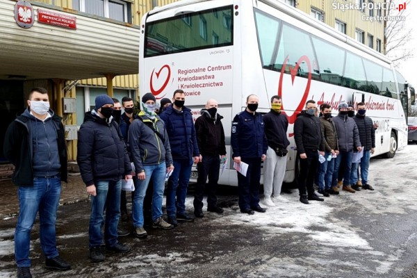 Częstochowscy policjanci oddali krew, aby pomóc swojemu koledze