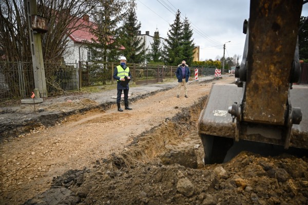 Prezydent Częstochowy wizytował inwestycje drogowe realizowane w dzielnicach Mirów i Zawodzie (zdjęcia)