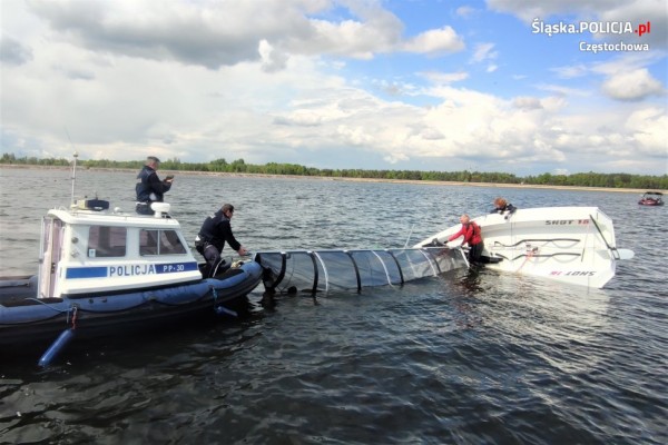 Policyjni wodniacy z Częstochowy uratowali trzy załogi na zalewie w Poraju