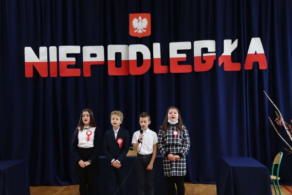 Uczniowie Zespołu Szkolno-Przedszkolnego nr 1 uczcili rocznicę odzyskania przez Polskę niepodległości