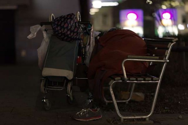 Miejskie służby pomagają bezdomnym w mroźne noce
