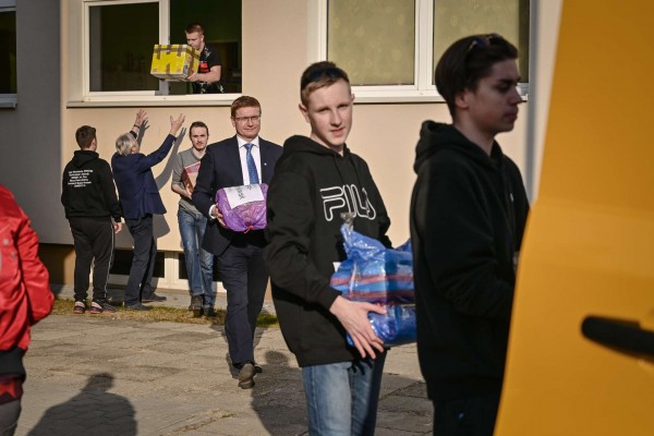Dary zebrane przez częstochowskie szkoły dotarły na Ukrainę (zdjęcia)