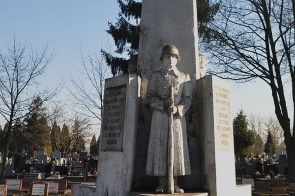 Pomnik Armii Czerwonej zniknie z cmentarza Kule? Chcą tego częstochowscy radni