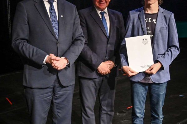 Prezydent Częstochowy nagrodził najzdolniejszych uczniów (zdjęcia)
