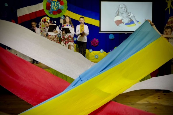 Ukraińskie dzieci ze szkolnych oddziałów przygotowawczych prezentowały swoje talenty (zdjęcia)
