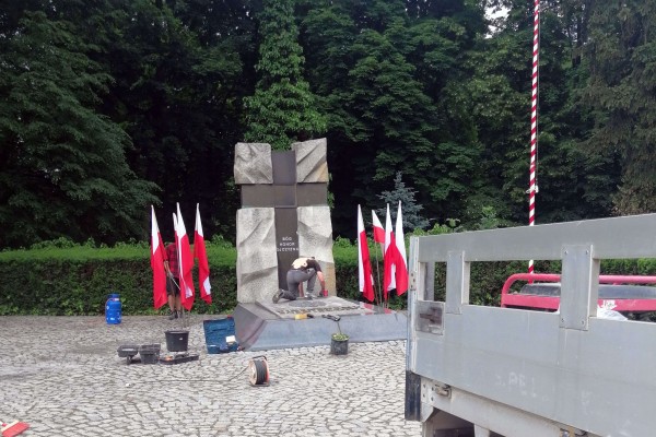 Czyścili pomniki w Częstochowie