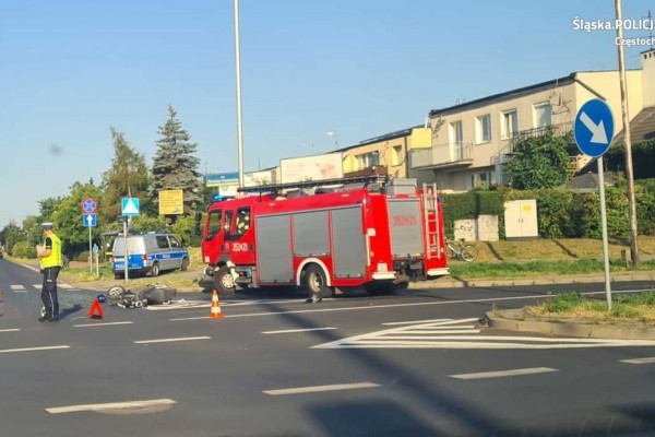 Poważny wypadek w Częstochowie. Osobówka potrąciła motorowerzystę