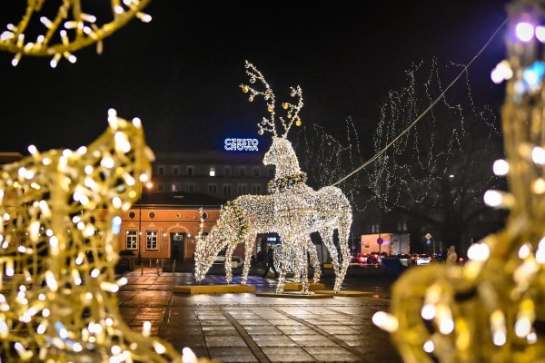 Plac Biegańskiego i Aleje przystrojone na święta. Iluminacja robi niesamowite wrażenie (zdjęcia)