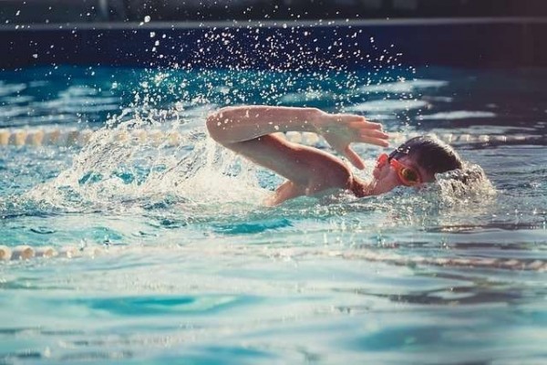 MDK organizuje dla dzieci i dorosłych kurs nauki pływania