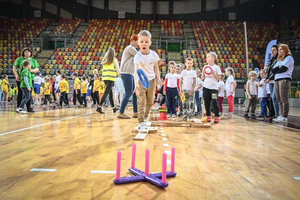 Paraolimpiada w Hali Sportowej Częstochowa. Dzieci przełamywały własne ograniczenia (zdjęcia)