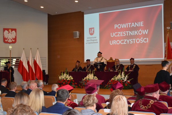 Częstochowski uniwersytet zainaugurował nowy rok akademicki