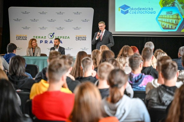 Prezydent odwiedza szkoły i zachęca młodzież do studiowania w Częstochowie (zdjęcia)