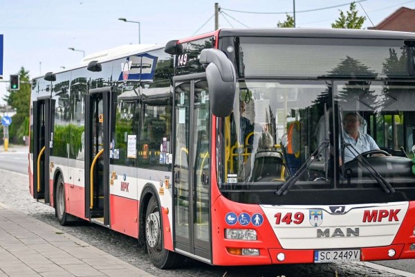 Dodatkowe autobusy na mecz "Norwida" i przedłużenie linii 53 w Poczesnej